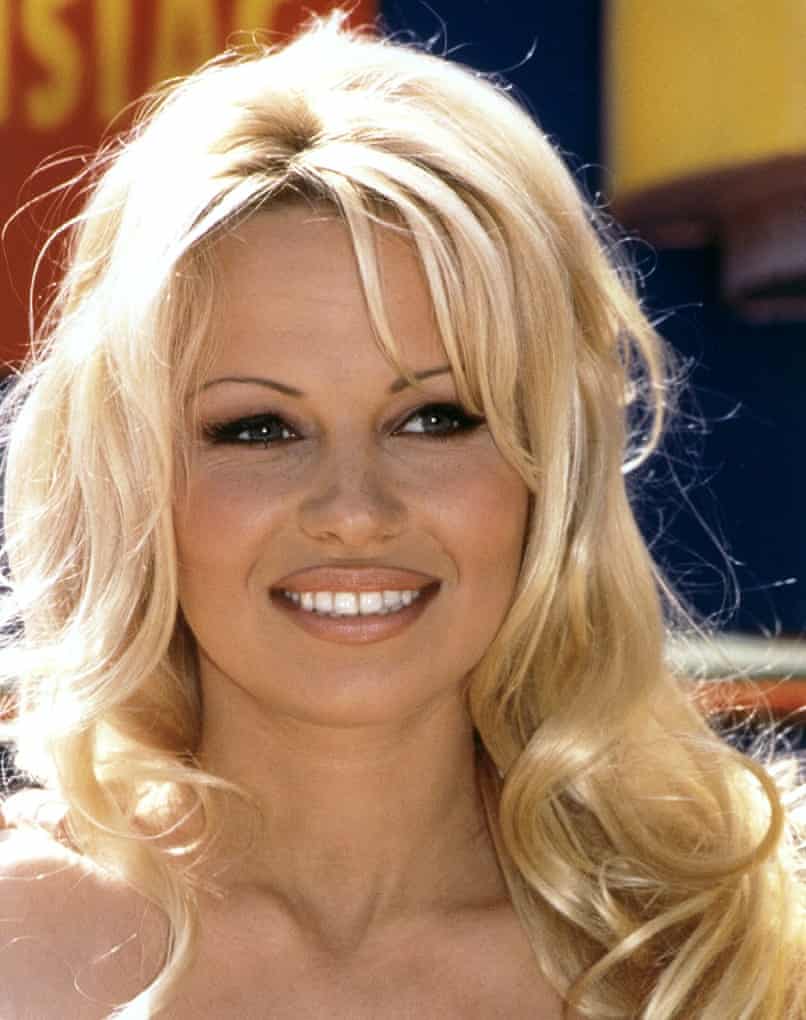 Pamela Anderson, lipliner icon.