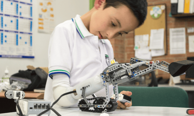 Lego bricks make prosthetic arms, iko