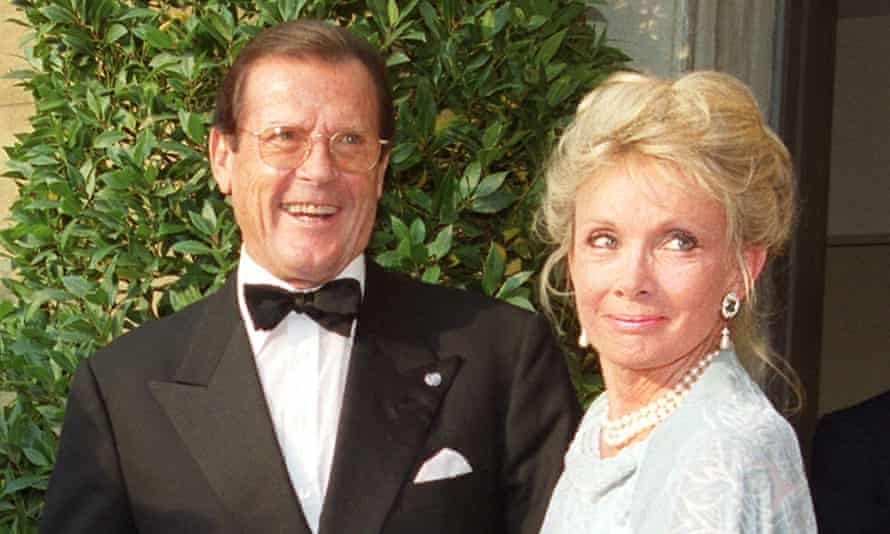 Roger Moore and his wife, Kristina Tholstrup, at a charity event in 2009.