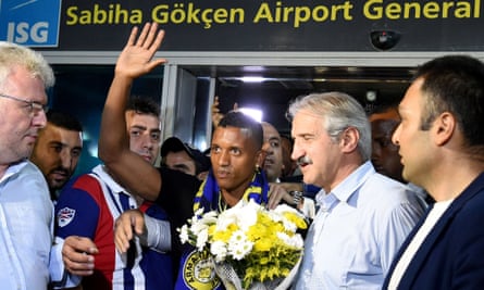 Nani was given a hero's welcome at the airport in Istanbul by Fenerbahce fans who are delighted he has joined the club.