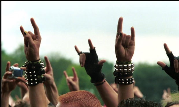 Picture of music fans making devil's horns symbols with their hands