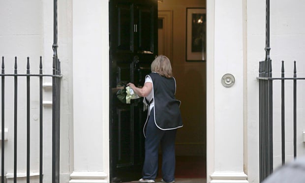 Cleaner polishes door of 11 Downing Street