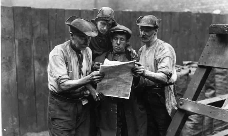 Strikers read the latest news during the General Strike, 1926.