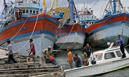 Fishermen preparing for departure at the port in Benjina.