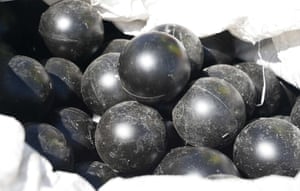 Black polyethylene balls