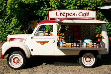 Mobile crepe and coffee shop