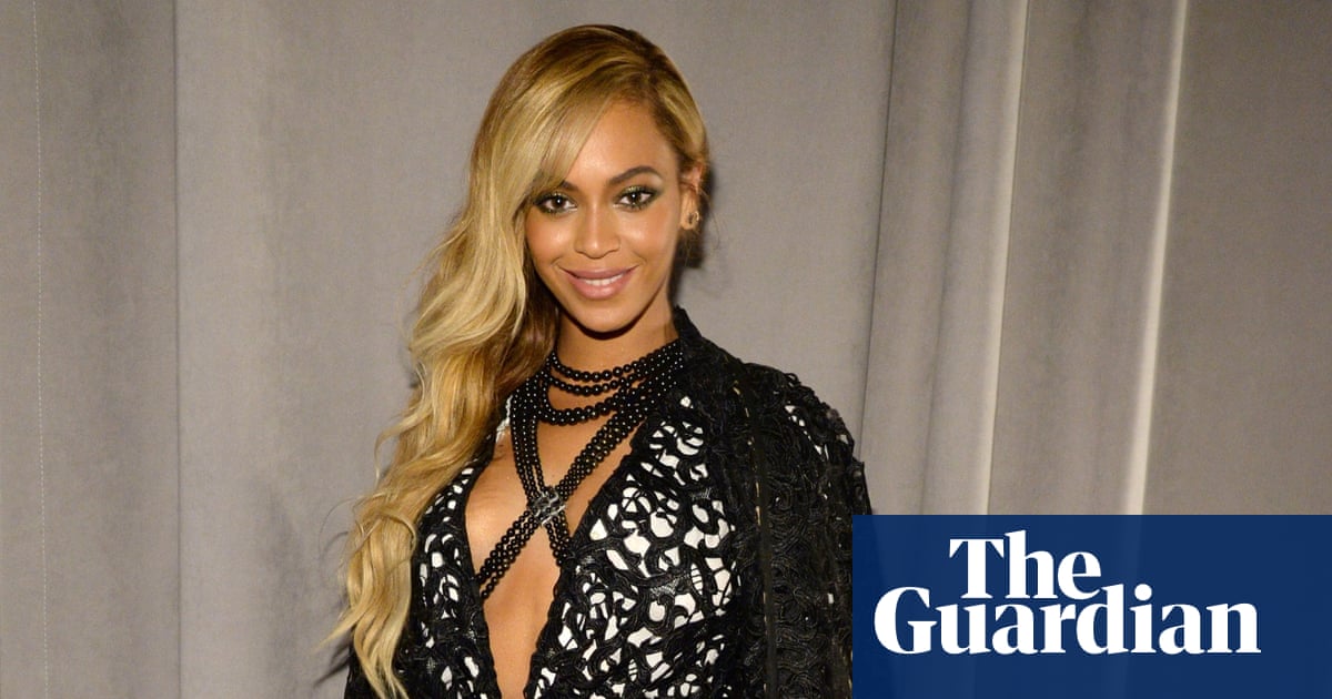 Beyonce The First Black Singer To Appear On The September Cover Of Us Vogue Stylewatch Fashion The Guardian Beyonce The First Black Singer To Appear On The September Cover Of Us Vogue Stylewatch Fashion The Guardian