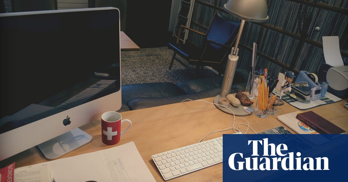 Here S Haruki Murakami Desk Is Yours As Tidy Books The Desk Is Yours As Tidy