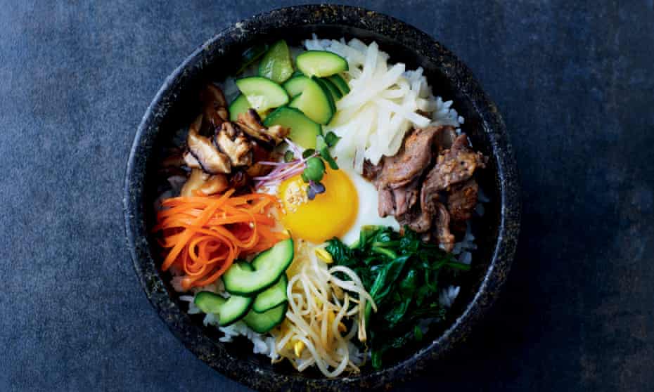 Mixed rice with vegetables and beef (bibimbap).