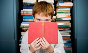 خبراء في التعليم يبحثون أضرار التابلت وتأثيره على القراءة