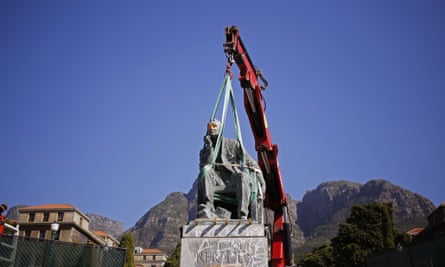 A crane removes the statue of British colonialist Cecil John Rhodes at the Cape Town University following protests by the student body.