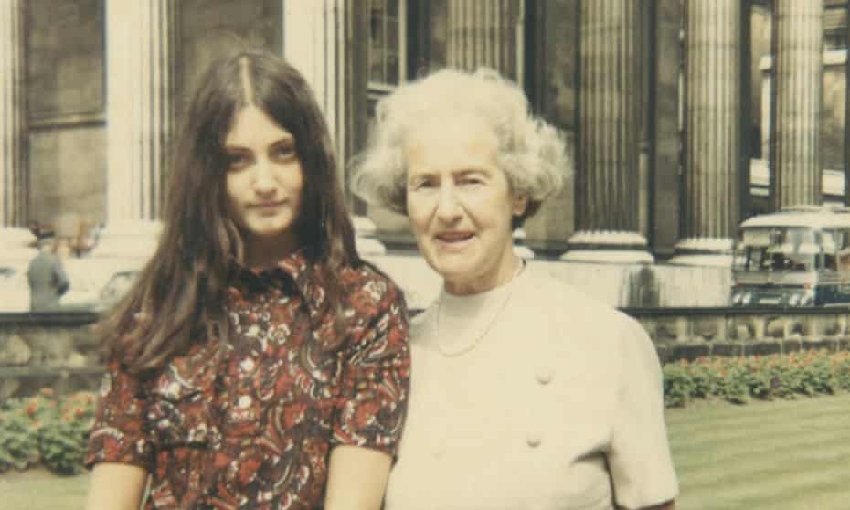 Dina Gold with her grandmother Nellie in 1969.
