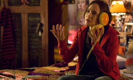 Ellen Page makes a call on her hamburger phone in Juno.