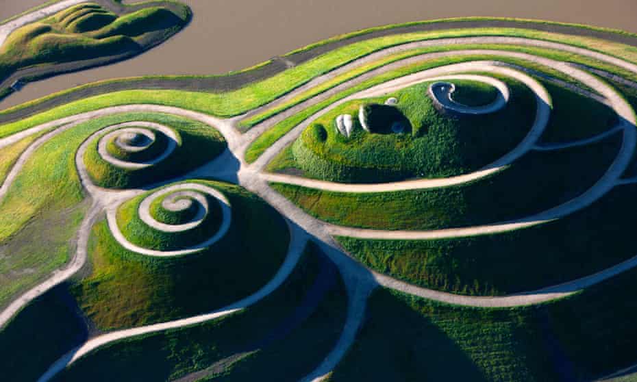 Follow the contours … Northumberlandia, a sculpture of a woman, which can only be seen in its entirety from the head.