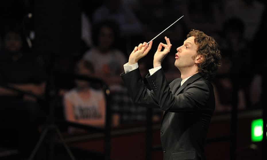 Nicholas Collon conducts the Aurora Orchestra