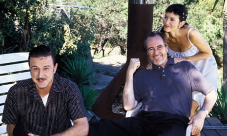 David Arquette, Wes Craven and Courteney Cox on the set of Scream 3.