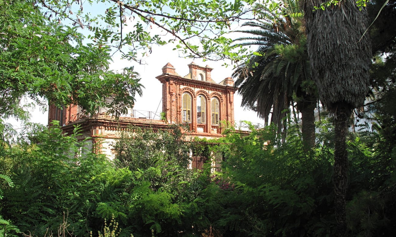 The crumbling Yanaros mansion on Büyükada Island 