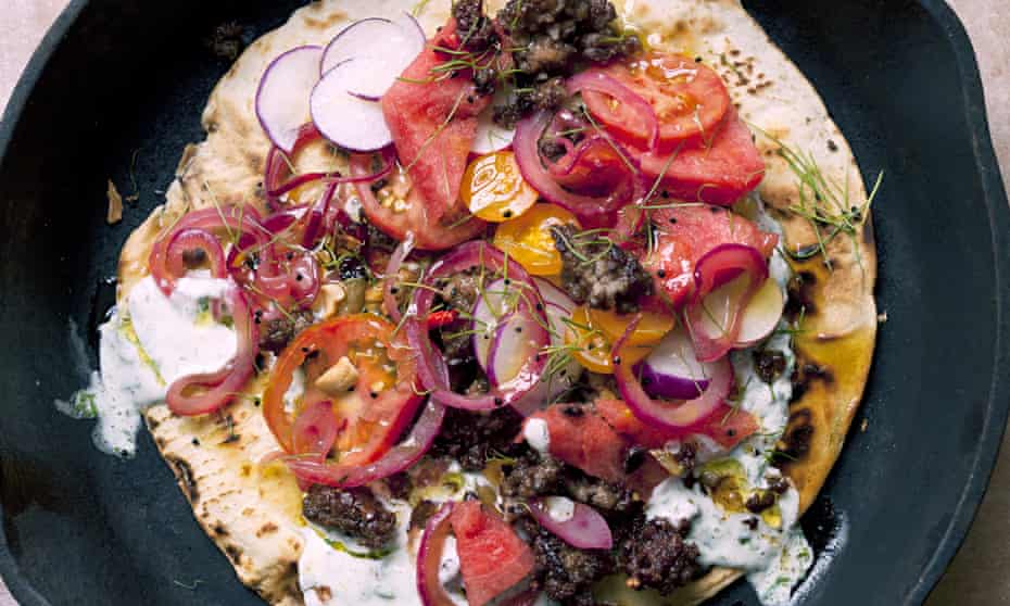 Flatbread with lamb, chilli and watermelon in a skillet