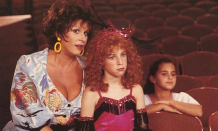 Mayim Bialik, centre, with Lainie Kazan, left, in the 1988 film Beaches.