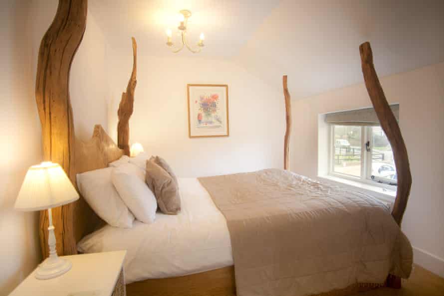 Four poster at Cottage Lodge, New Forest