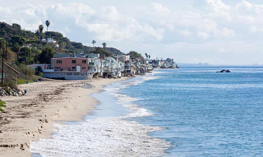 Malibu S Celebrity Homeowners Try To Block Public Beach Use California The Guardian Malibu S Celebrity Homeowners Try To Block Public Beach Use California The Guardian