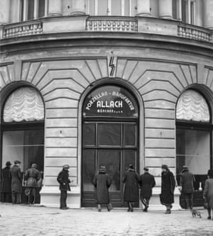 The Allach porcelain shop in Warsaw in 1941.