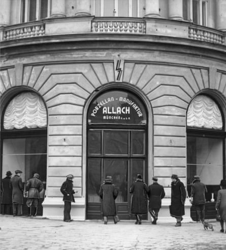 The Allach porcelain shop in Warsaw in 1941.