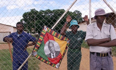 Squatters and police at Zimbabwe farm