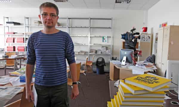 Je Suis Charlie Film Makers We Have To Put Focus Back On The Dead Film The Guardian