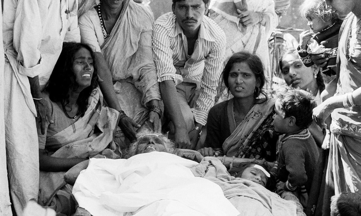 Бхопальская катастрофа. Техногенная катастрофа в Индии Бхопале 1984. Бхопал девочка в земле.