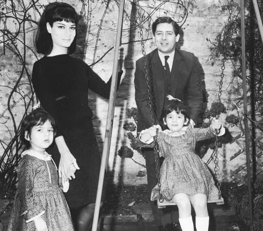 Photograph of Nigella Lawson, with her sister and parents