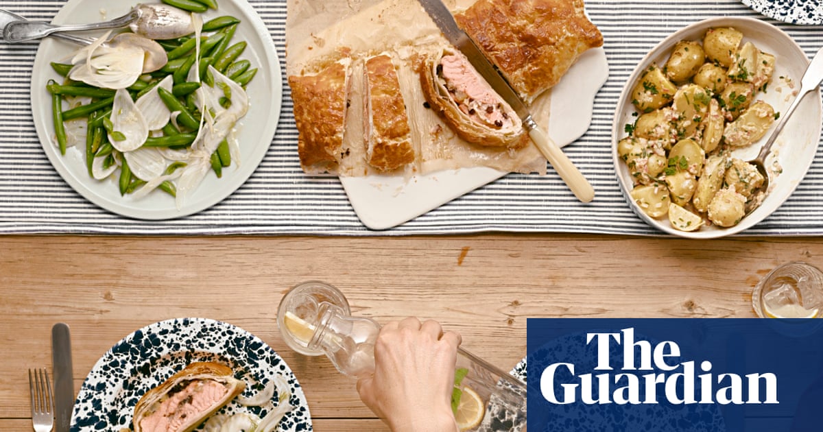 What to Serve With Salmon En Croute 