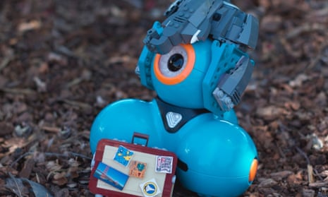 Programmable robot Dash adapts to children's adventures.