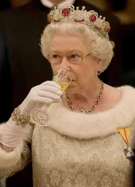 PHOTOS: Queen Elizabeth II resplendent in pink at the Windsor Cup
