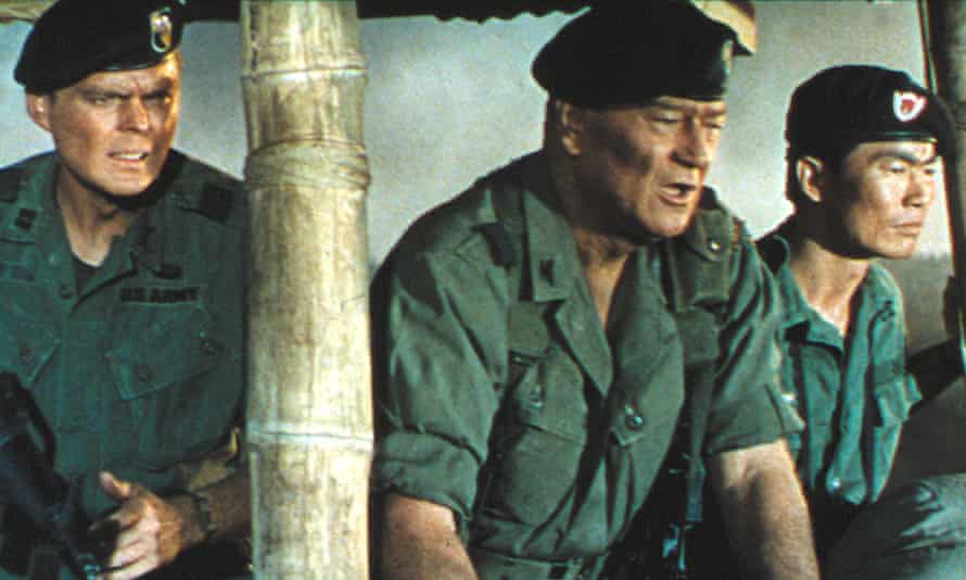 Edward Faulkner, John Wayne and George Takei in The Green Berets