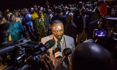 Akon speaking to the media in Benin