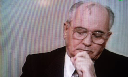 Soviet president Mikhail Gorbachev addresses the Nation to announce his resignation on December 25, 1991.