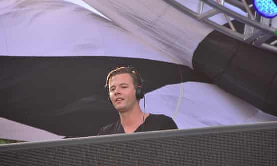 DJ Sam Feldt charting with another version.