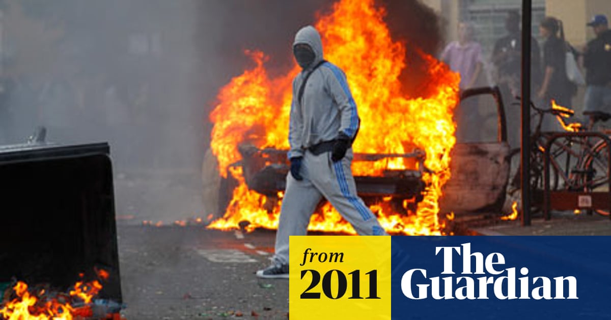 London Riots Escalate As Police Battle For Control Uk News The Guardian