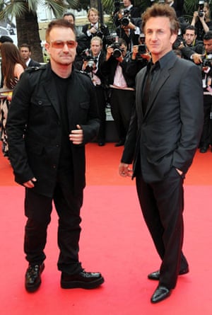 Men who wear stack heels: Bono