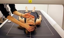Kate Carter sul DEXA scanner presso il GSSI