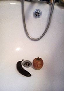 A banana and an apple in Michele Hanson's bath
