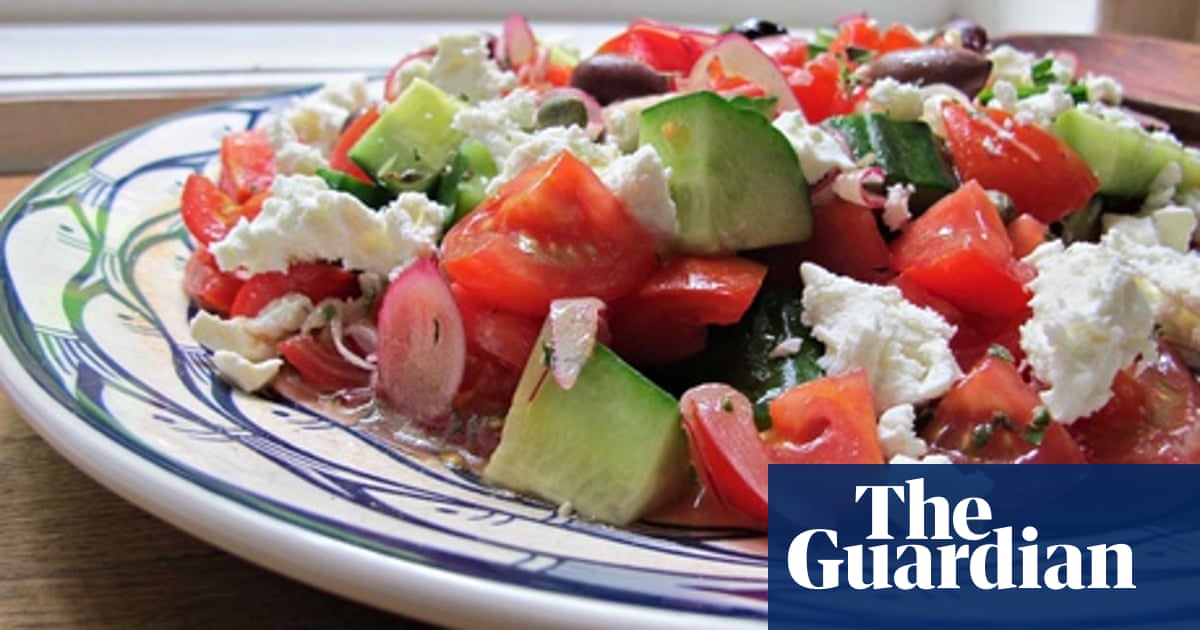 How To Make The Perfect Greek Salad Greek Food And Drink The