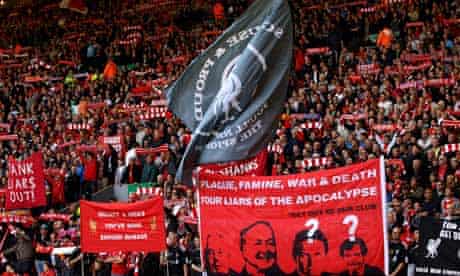 Liverpool fans show their contempt for owners Tom Hicks and George Gillett