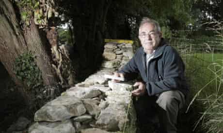 Master craftsman and dry stone waller Richard Ingles