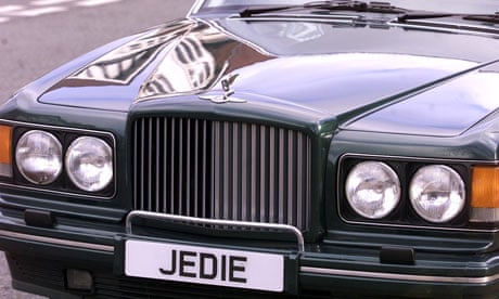 The radiator of a Bentley luxury car with a personalised numberplate