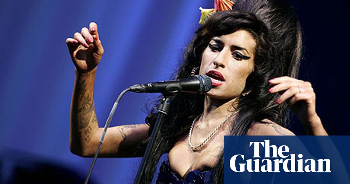 Amy Winehouse Sang Of A Deeply Feminine Suffering Amy Winehouse The Guardian