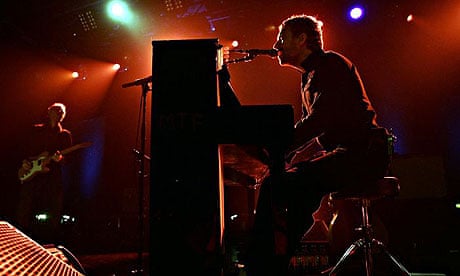 Chris Martin plays a gig