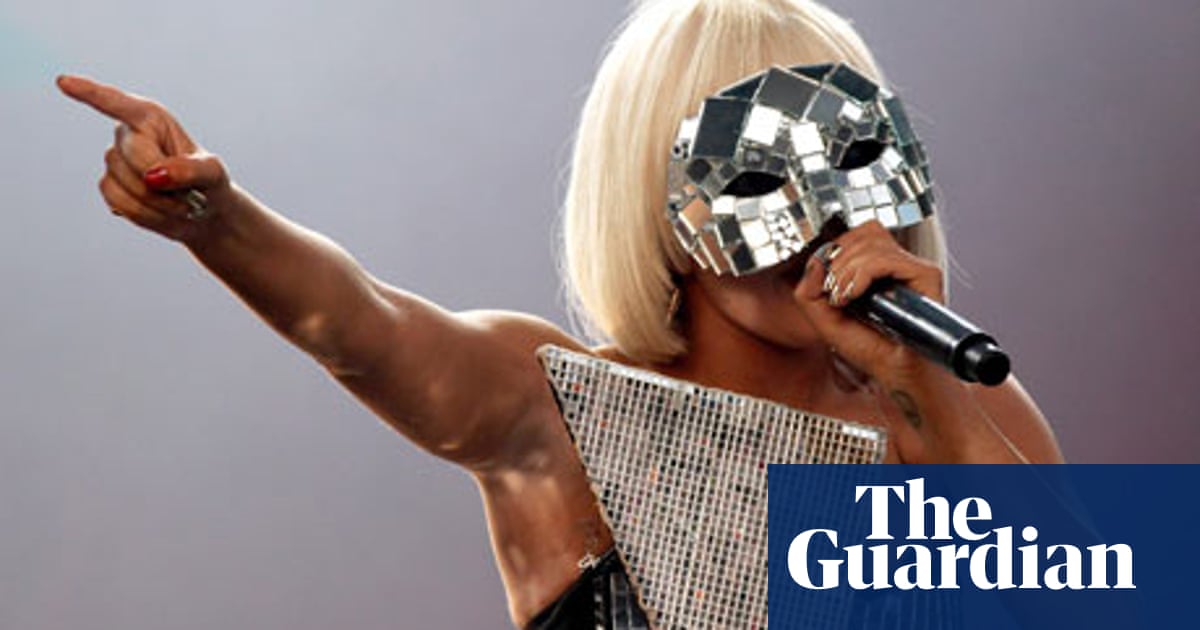 Glastonbury On Tv In Which The Important Topic Of Stagewear