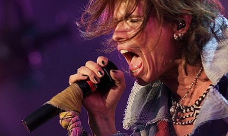 https://i.guim.co.uk/img/static/sys-images/Music/Pix/pictures/2010/1/22/1264158800494/Aerosmith-frontman-Steve--001.jpg?crop=none&dpr=1&s=none&width=465